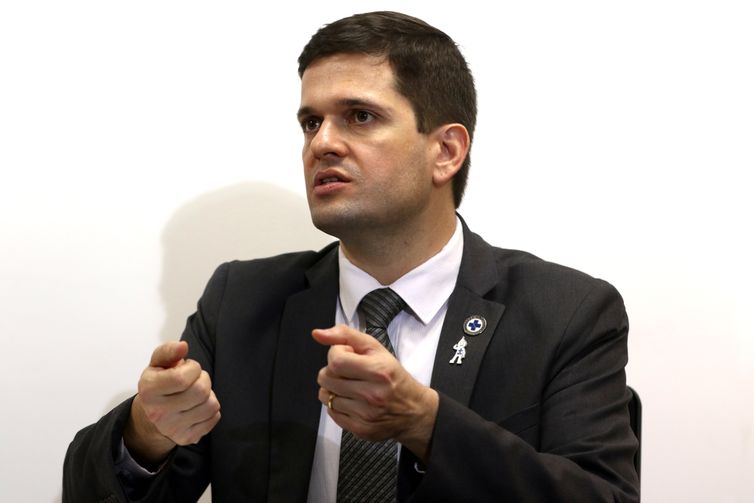Diretor do Programa Nacional de Imunizações, Eder Gatti, comentando esforços para deter surto de sarampo no Brasil