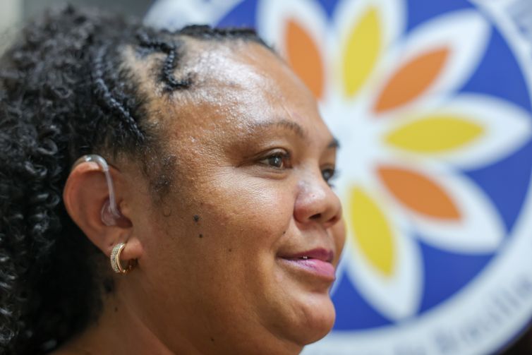 Roseane Cunha, paciente que recebeu aparelho auditivo durante o primeiro mutirão de saúde da mulher