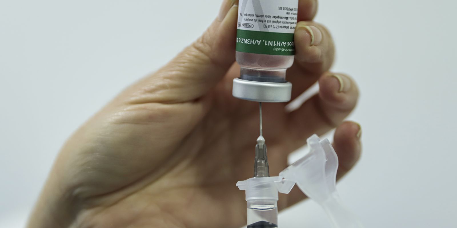  Vacinação contra a gripe começa no DF