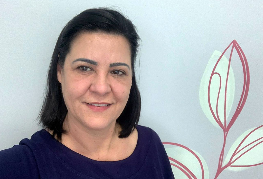 Professora utiliza estratégias inclusivas baseadas no DUA com estudantes autistas