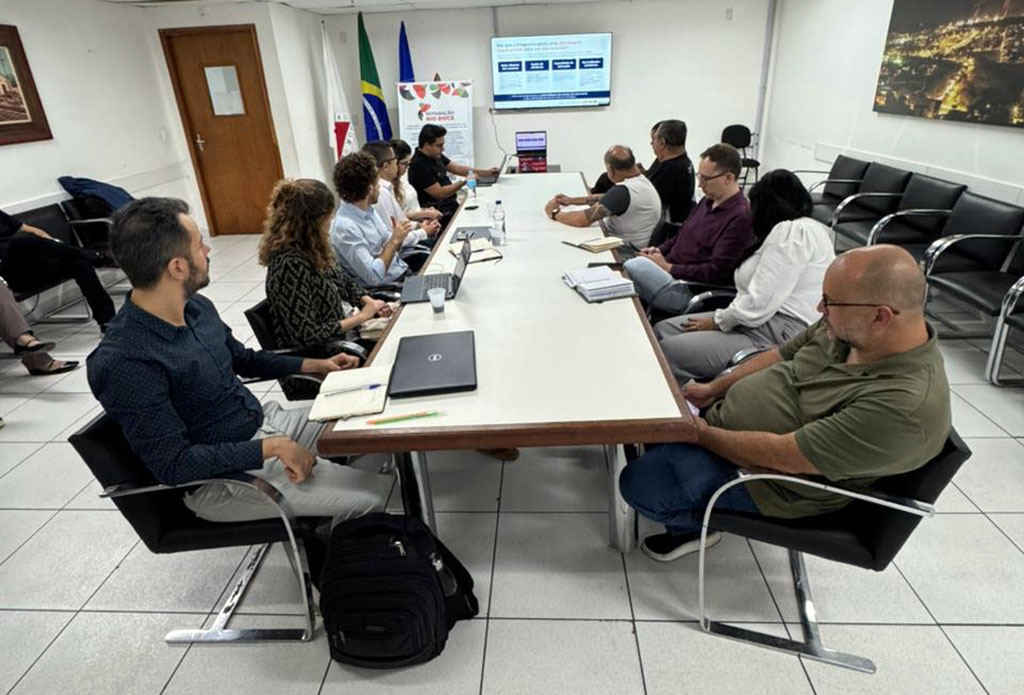 Autoridades e representantes participam de apresentação do Programa de Saneamento da Bacia do Rio Doce em Ipatinga