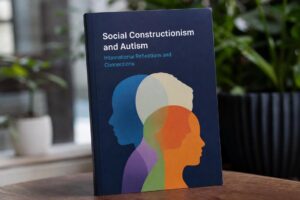 Livro internacional aborda autismo e inclusão com participação de autores brasileiros