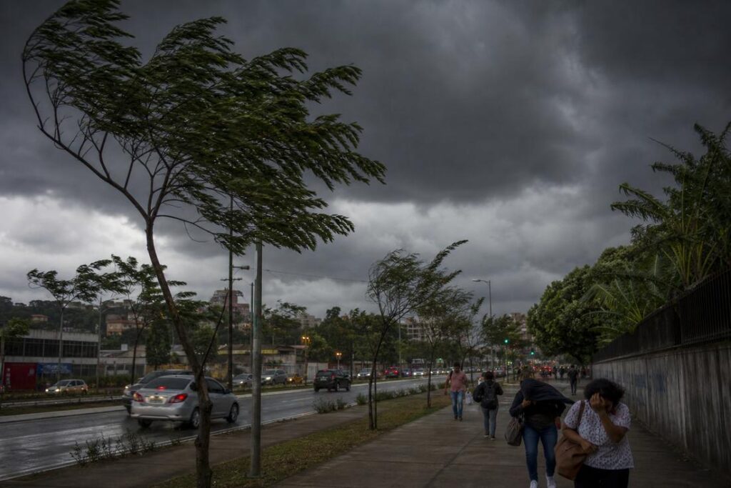 Alerta amarelo de tempestade prevê chuvas intensas em Minas Gerais