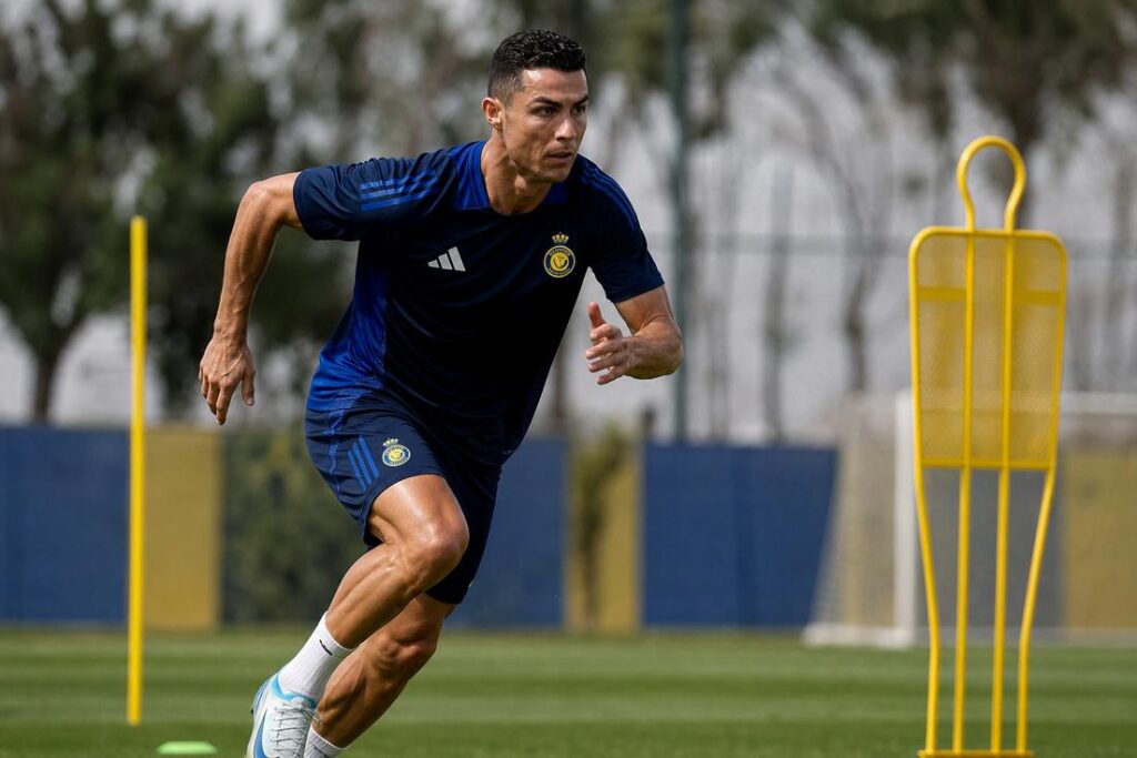 Cristiano Ronaldo e Lionel Messi como exemplos de performance atlética aos 40 anos e longevidade esportiva