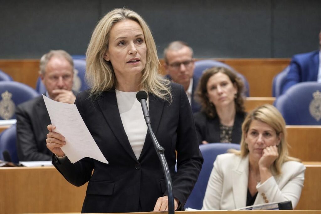 Imagem ilustrativa sobre eutanásia infantil na Holanda durante apresentação de relatório oficial ao parlamento.