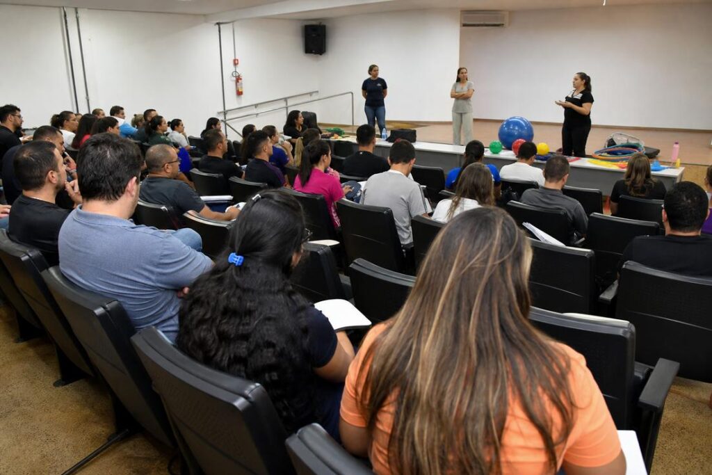 Professores participam de capacitação sobre psicomotricidade voltada à inclusão de estudantes com TEA