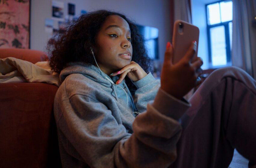  Uso problemático de mídias sociais pode aumentar sintomas de TDAH em adolescentes, aponta estudo