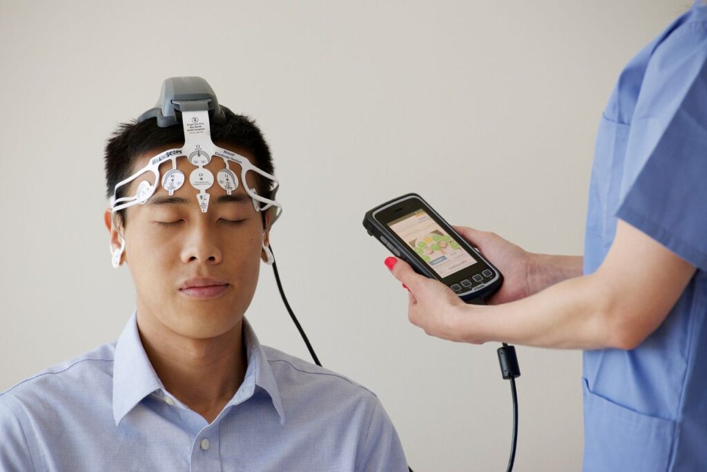 Smartwatch pode ajudar a identificar riscos para doenças cerebrais, sugere estudo