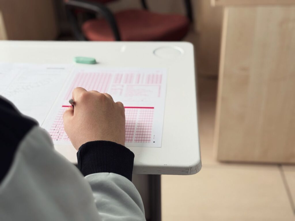 Comissão aprova tempo 50% maior em provas para alunos com TDAH e dislexia