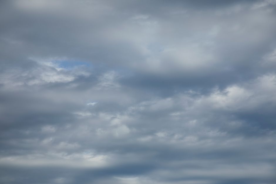 Céu encoberto no Vale do Aço durante manhã fria de quarta-feira