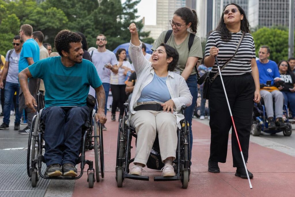 Pessoa com deficiência em ambiente acessível relacionado à Lei Brasileira de Inclusão