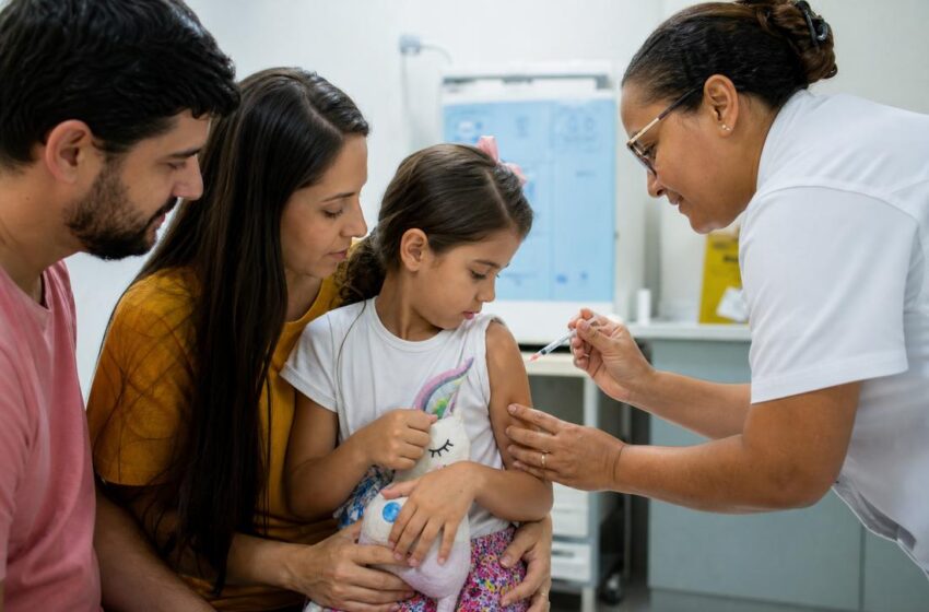  Vacinação em família protege bebês na crise respiratória