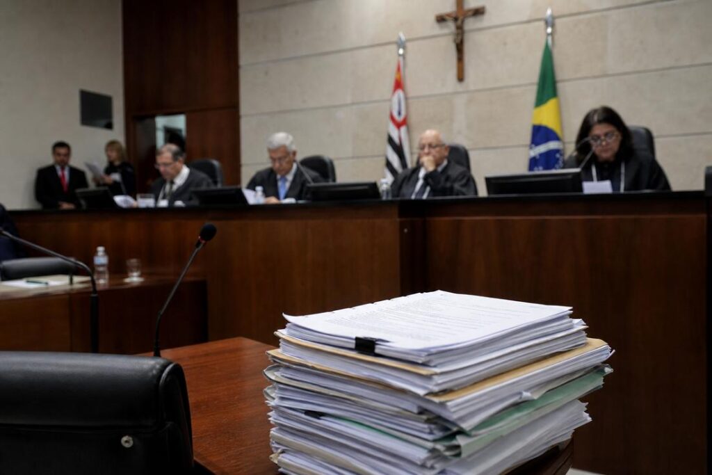 Mãe de autista demitida acompanha decisão da Justiça do Trabalho sobre sua reintegração