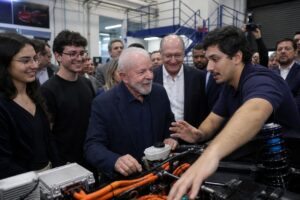 Lula no IMT durante visita a laboratórios de tecnologia em São Paulo