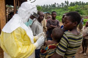 Profissionais de saúde em resposta ao Ebola no Congo no leste da República Democrática do Congo