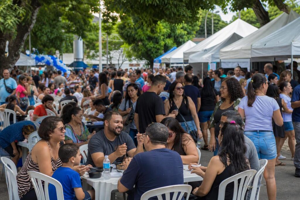 Feijoada do Amor Azul reúne apoiadores em evento beneficente sobre TEA em Timóteo