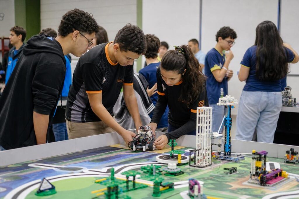 Estudantes participam de competição de robótica em Ipatinga com projetos sobre biodiversidade