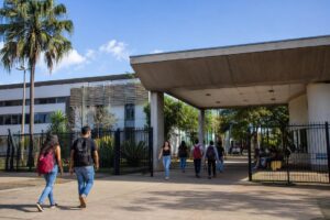 Prédio universitário relacionado à seleção de Direito em Ipatinga pela UFOP