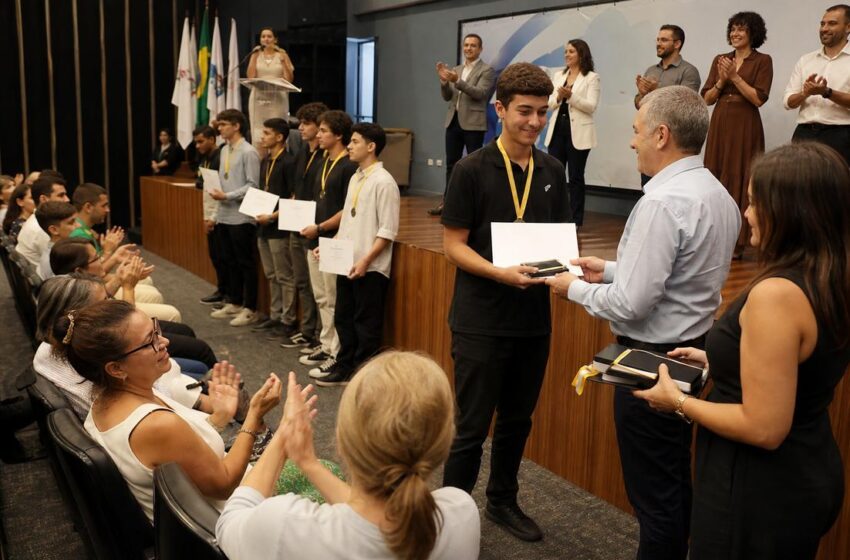  Usiminas premia 50 estudantes do IFMG Ipatinga com bolsas de excelência