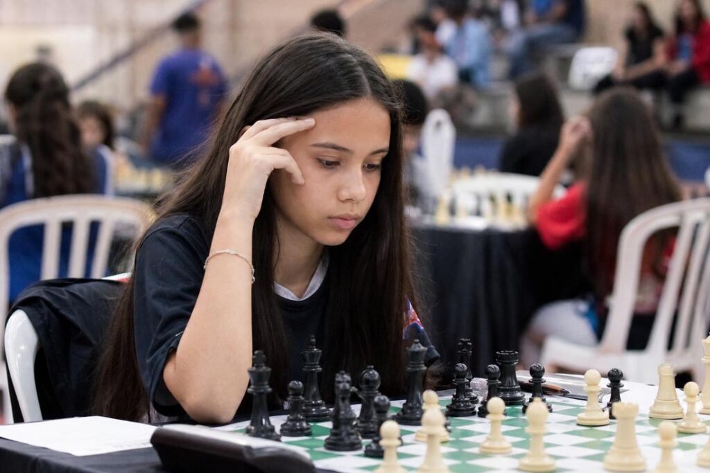 Ana Clara Paiva Evangelista campeã invicta do xadrez em Timóteo na etapa do JEMG