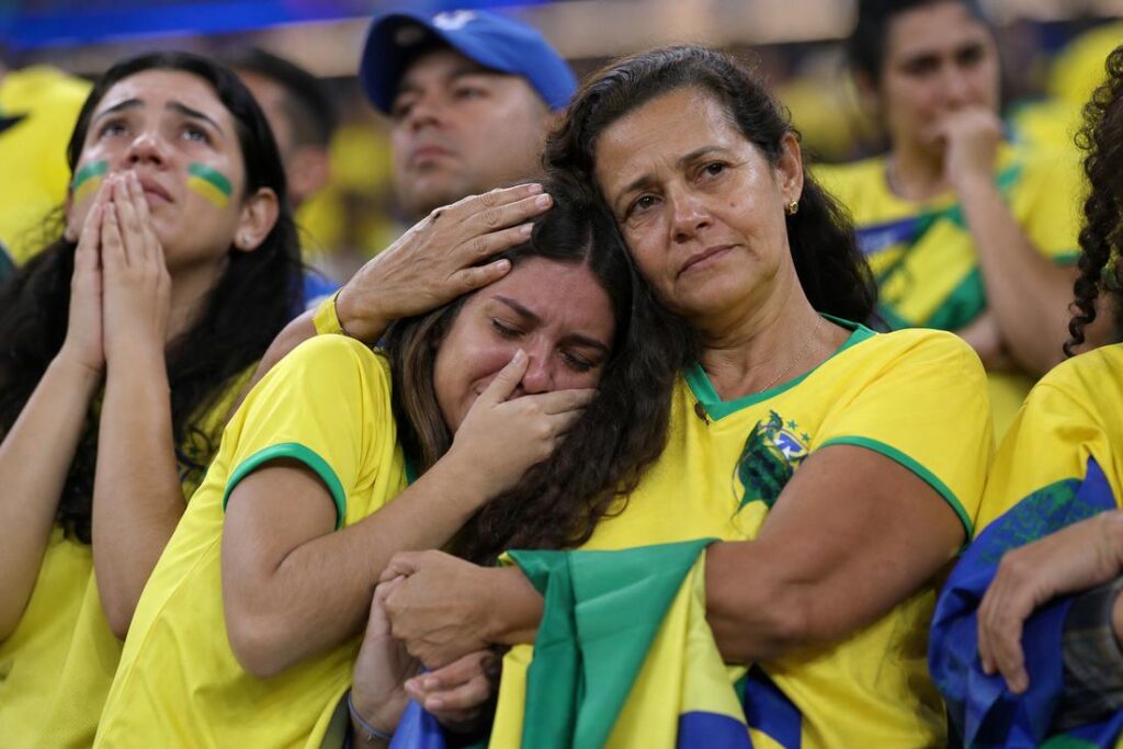 Torcedor brasileiro triste após eliminação, imagem sobre luto esportivo e cuidado emocional