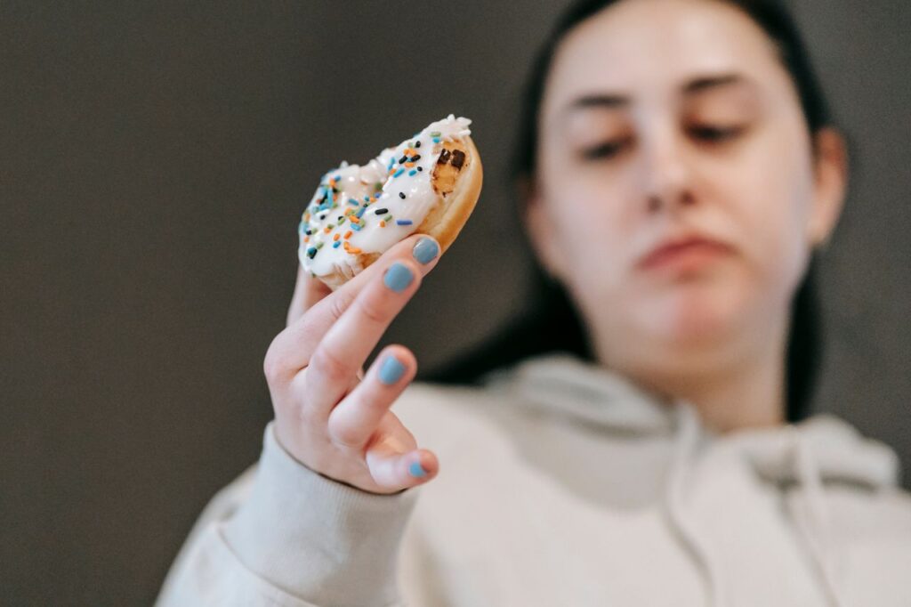 Fome emocional: sintomas, diferenças da fome física e como lidar