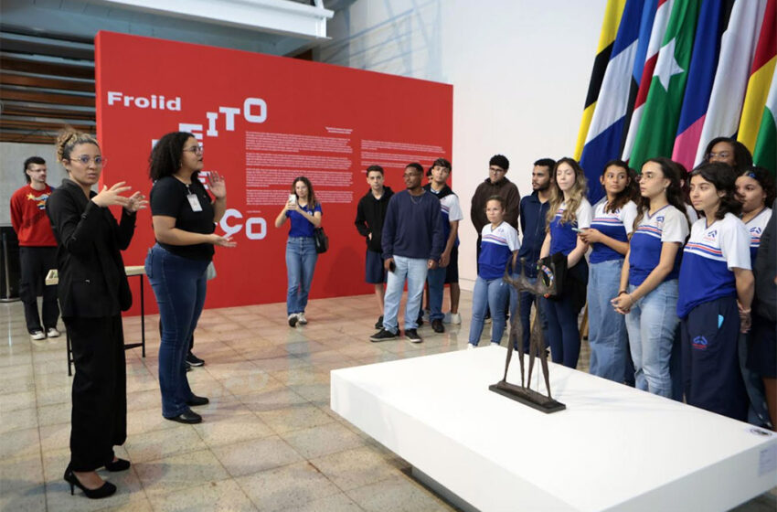  Exposição inédita “Peito de Aço” reúne arte, memória e jogo na Galeria do Teatro Usiminas