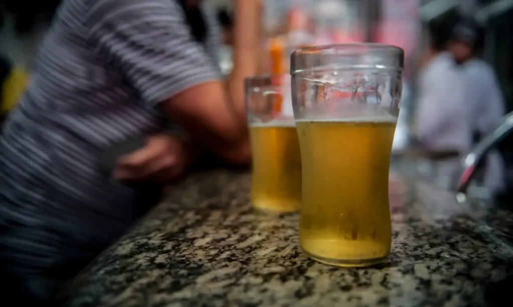 Álcool pode causar cegueira? Imagem: Marcelo Camargo/Agência Brasil