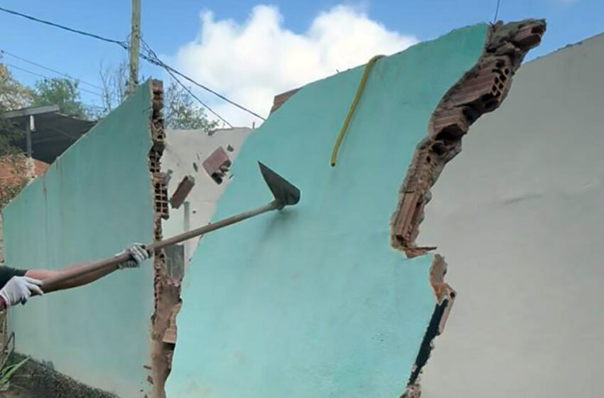  Prefeitura de Ipatinga inicia demolição de imóveis atingidos pelas chuvas de janeiro