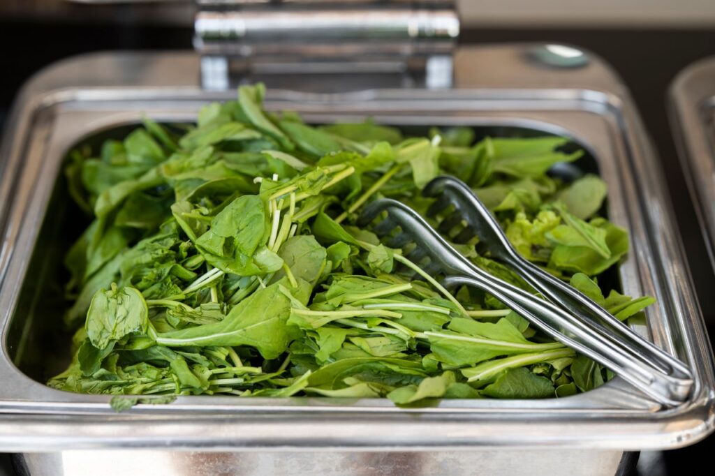 Vitamina K em vegetais verdes. Imagem: Engin Akyurt/Pexels