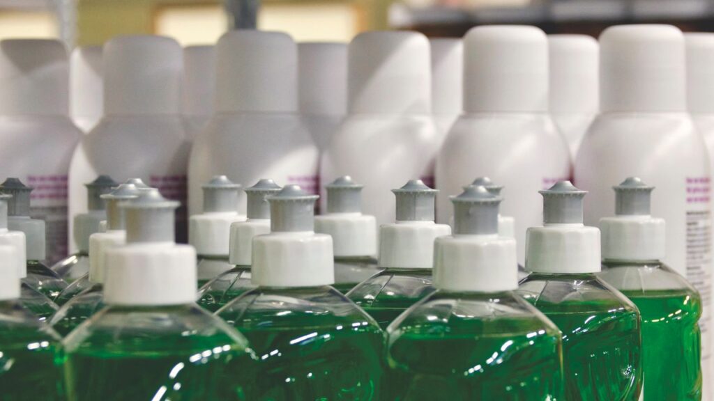 Produtos de limpeza da Unilever têm fabricação suspensa pela Anvisa