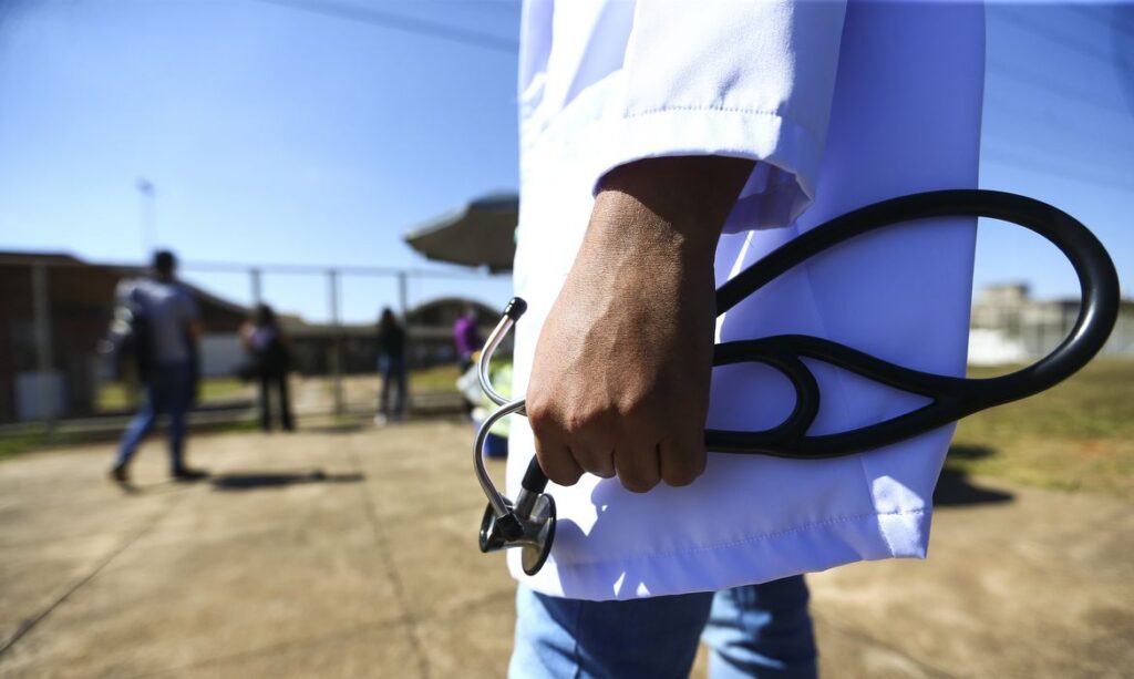 Exame obrigatório para médicos é aprovado pelo Congresso