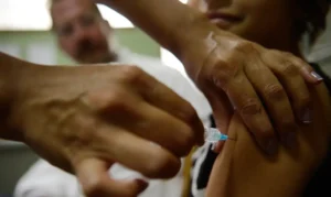 Vacina contra HPV está associada à queda de 78% nas consultas por lesões pré-cancerígenas