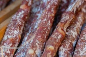 Linguiça defumada é suspensa pela Anvisa