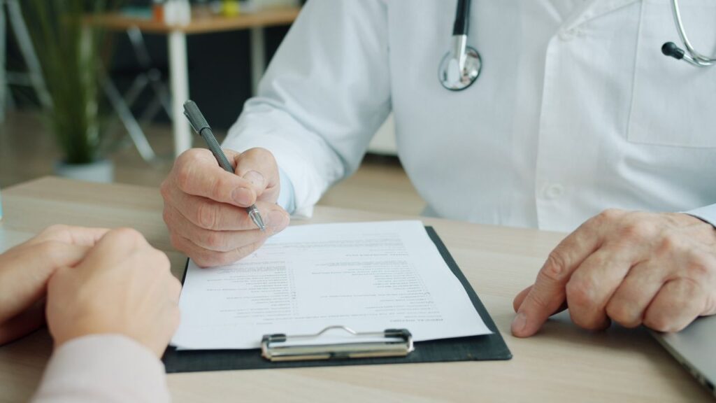 Exames privados no SUS: Câmara aprova nova regra