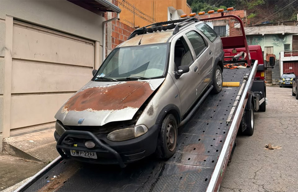 veículos abandonados